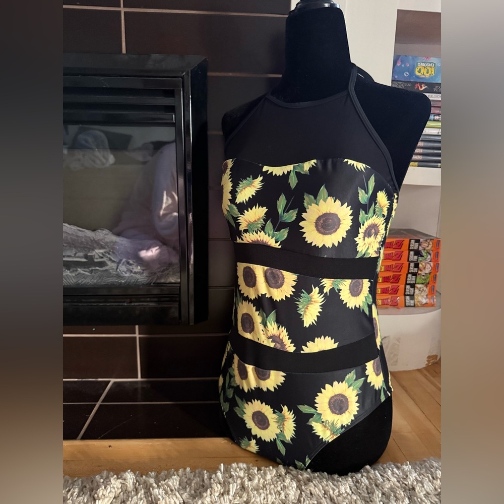SHEIN Sunflower Print Halter Swimsuit